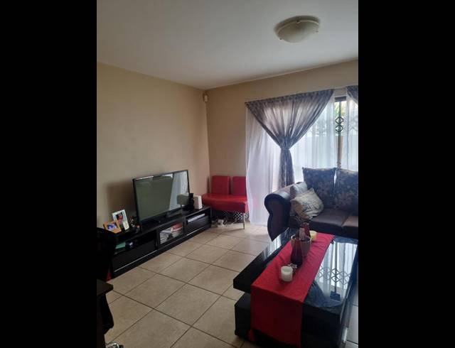 2 BEDROOM TOWNHOUSE FOR SALE IN PRIMROSE HILL